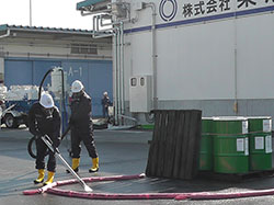 海上災害防止センターによる漏洩物の回収